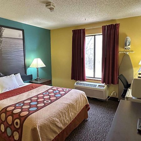 Super 8 By Wyndham Appleton Hotel Exterior photo