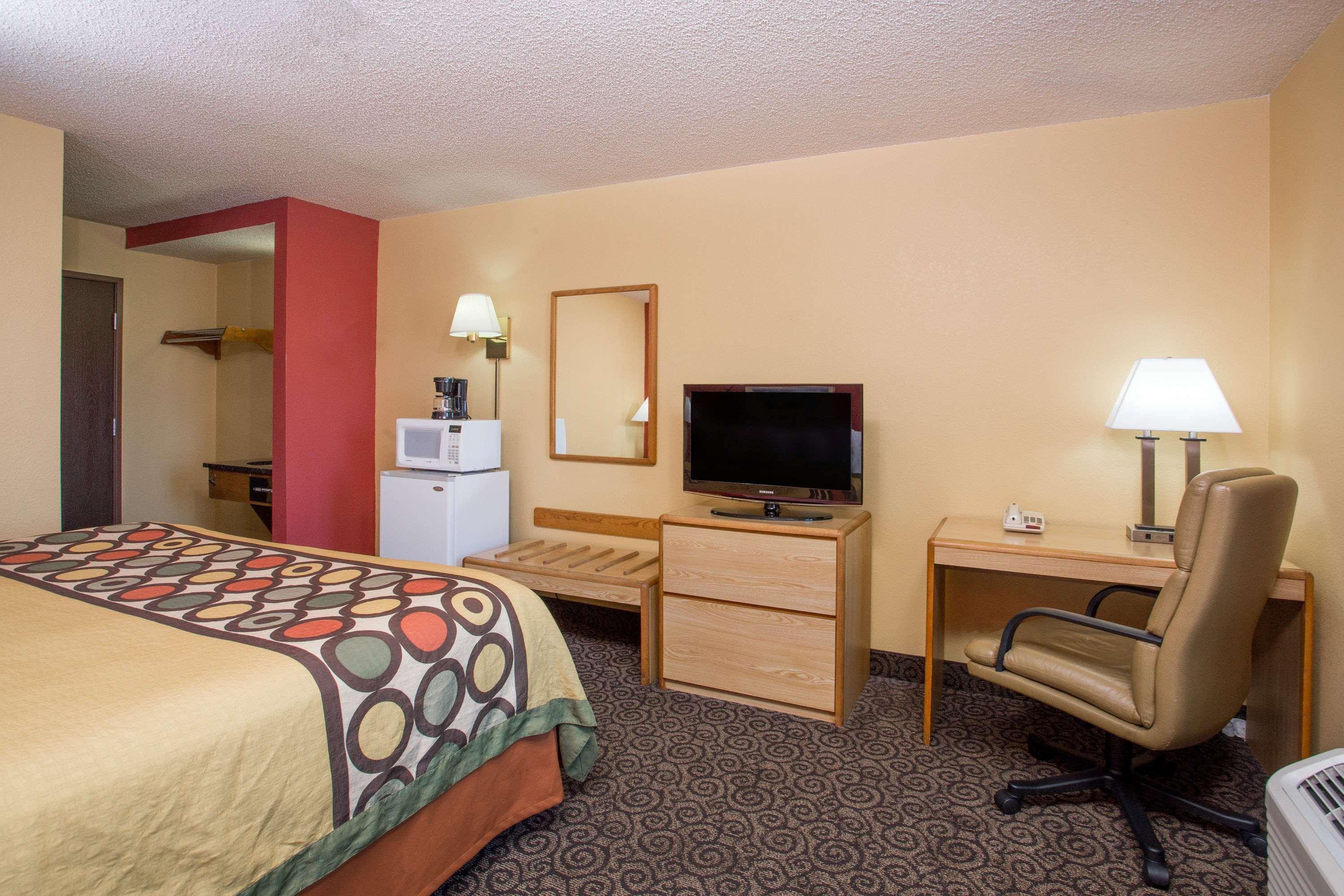 Super 8 By Wyndham Appleton Hotel Exterior photo