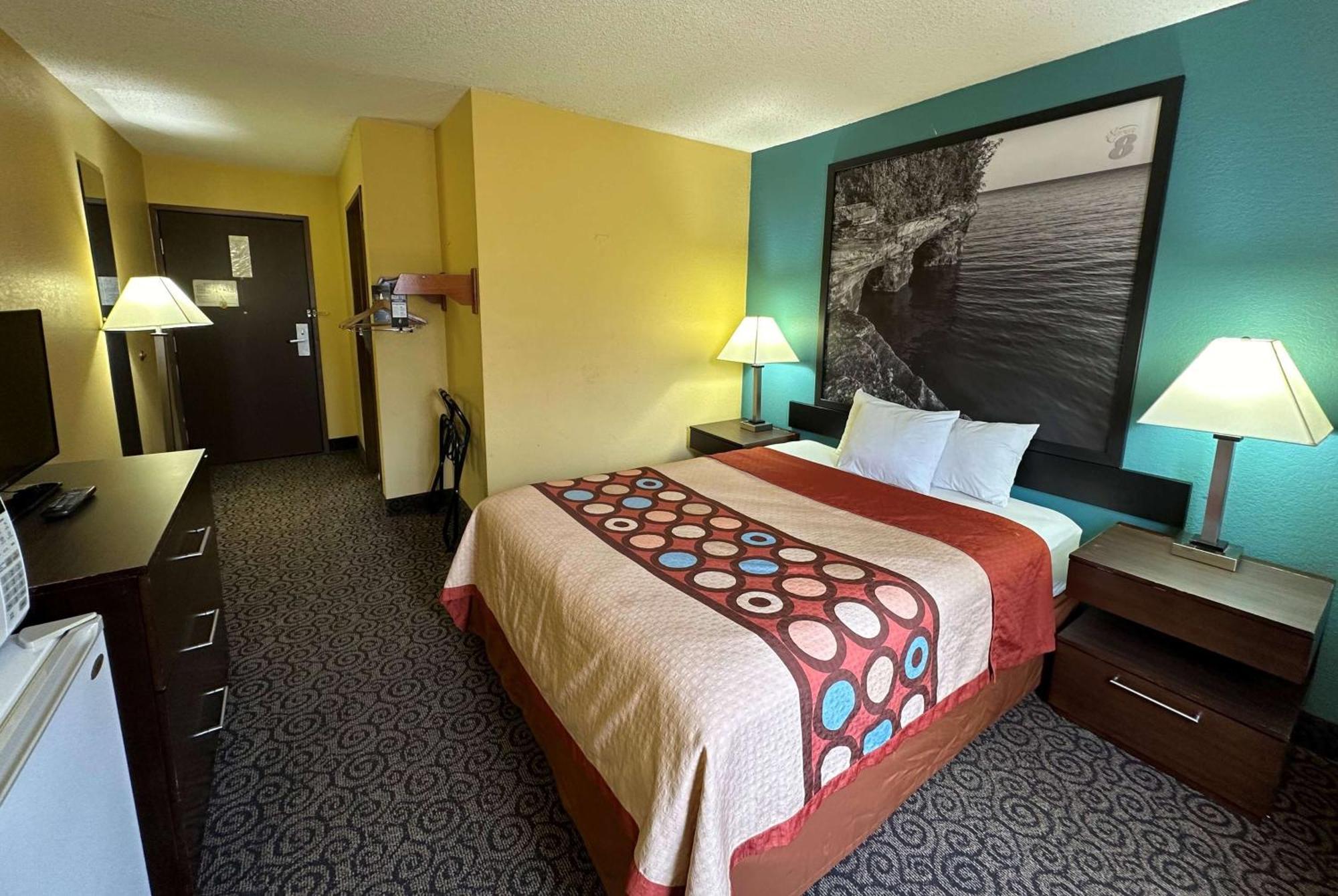 Super 8 By Wyndham Appleton Hotel Exterior photo