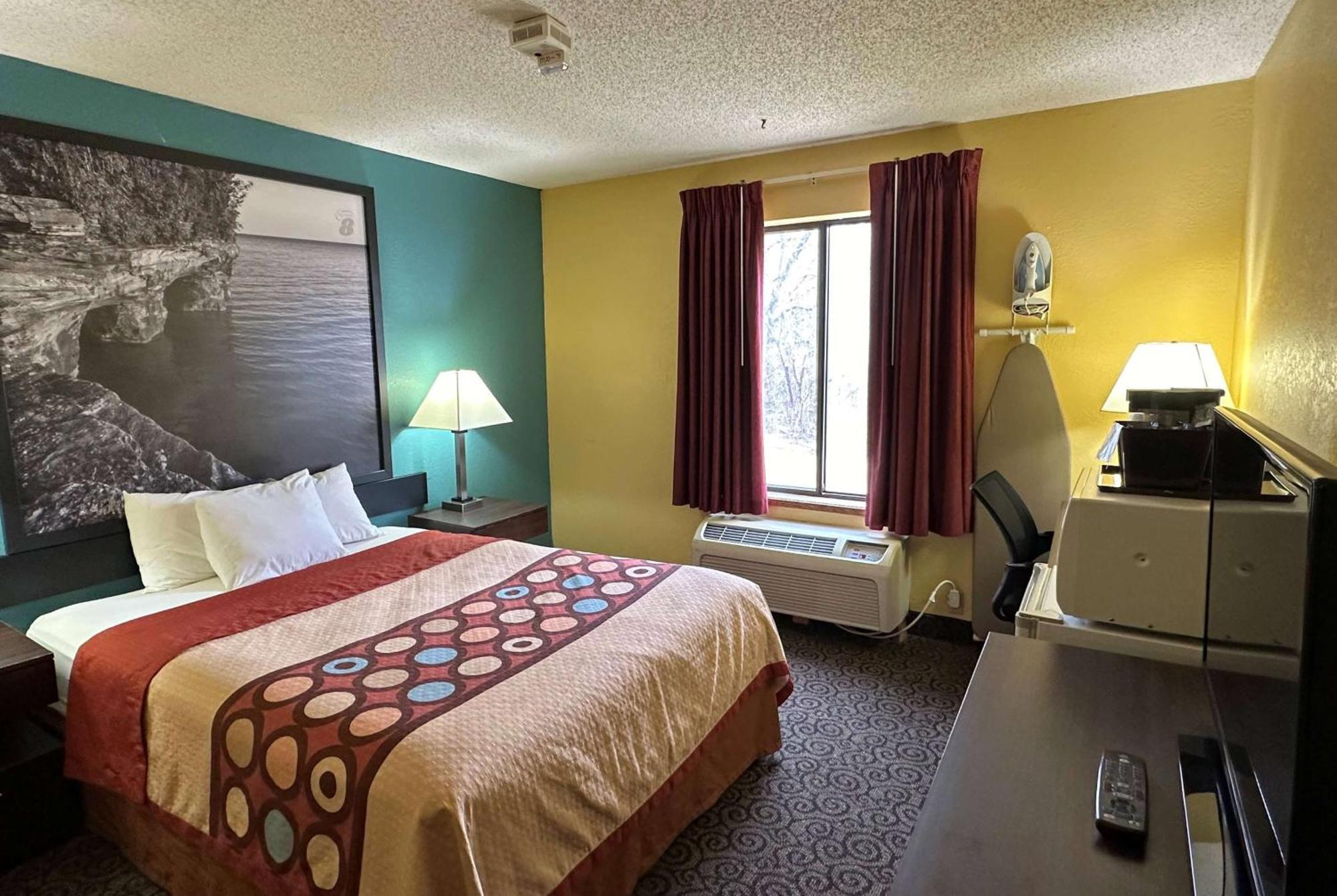 Super 8 By Wyndham Appleton Hotel Exterior photo