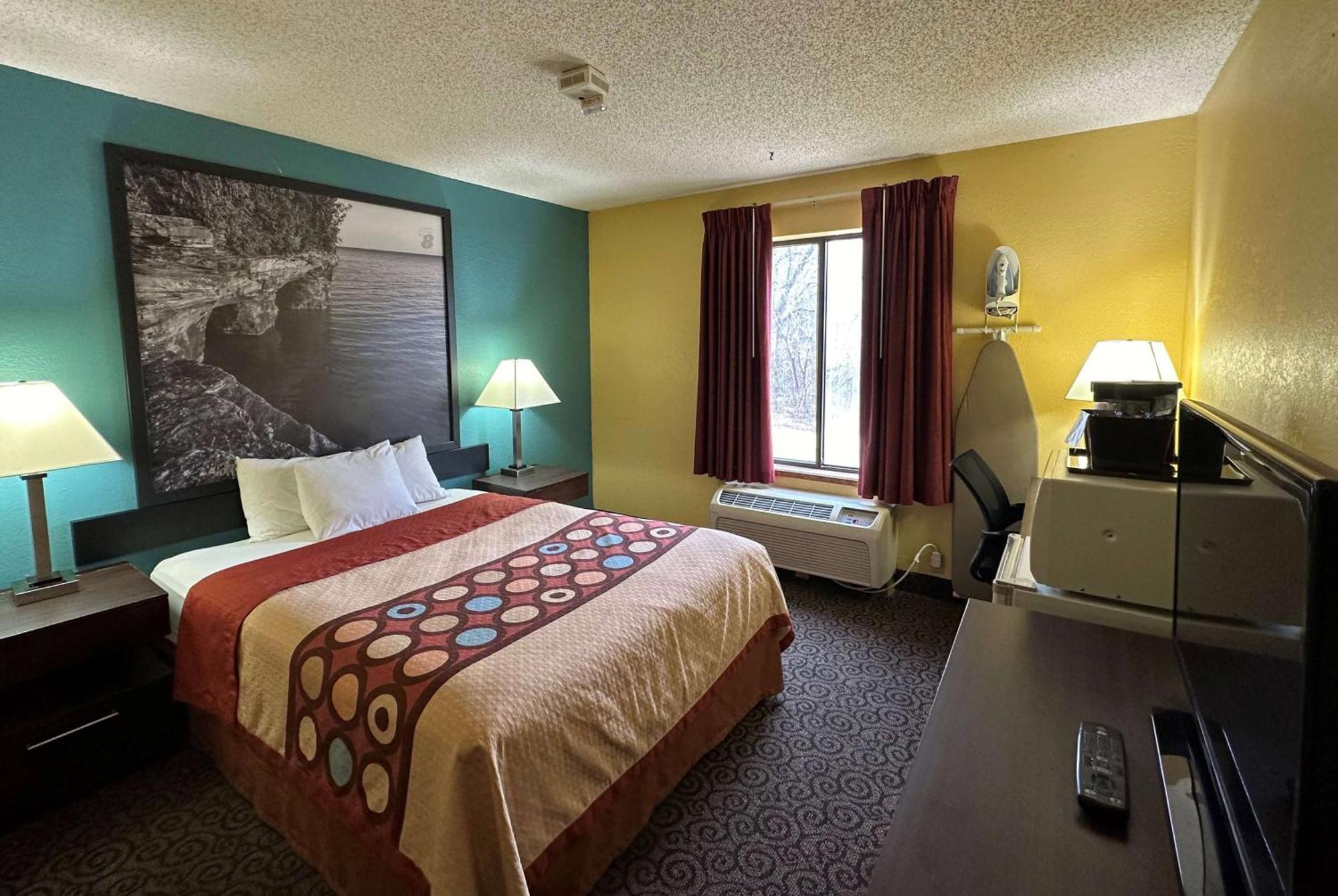 Super 8 By Wyndham Appleton Hotel Exterior photo