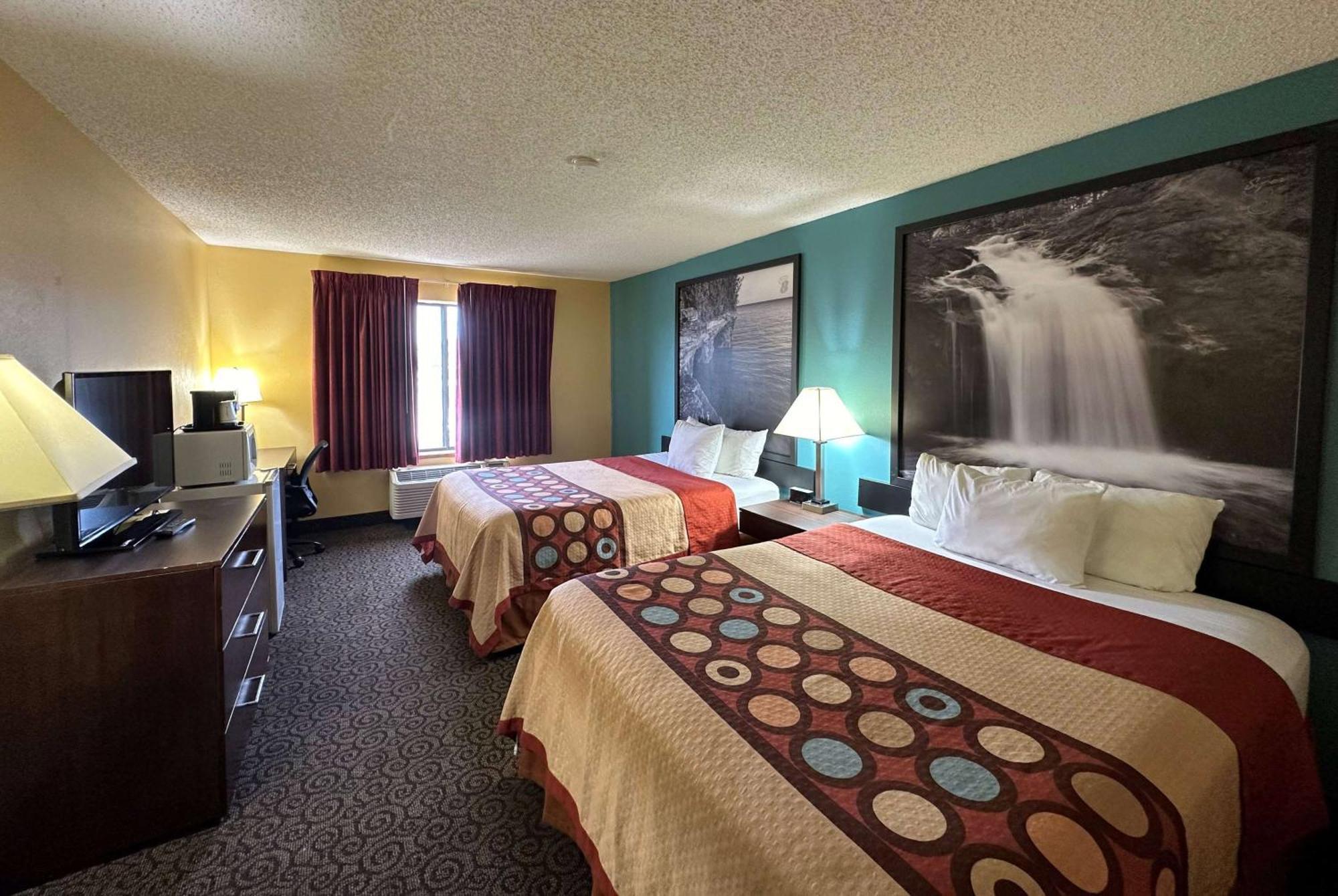 Super 8 By Wyndham Appleton Hotel Exterior photo